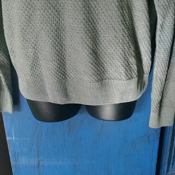 Perry Ellis Sweater. - Picture 3 of 4